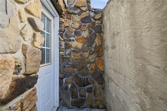 Building Photo - 212 Chandler St