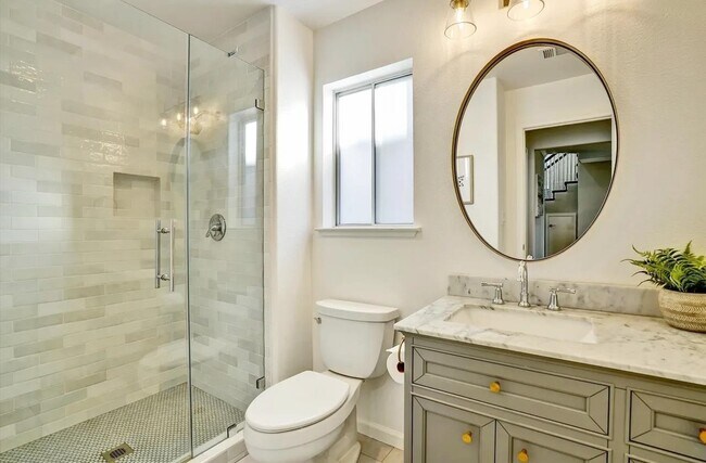 Building Photo - 539 Zenith Ridge Dr