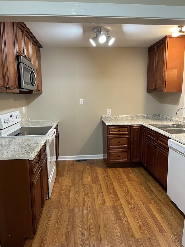 Building Photo - 852 Hornbuckle Rd