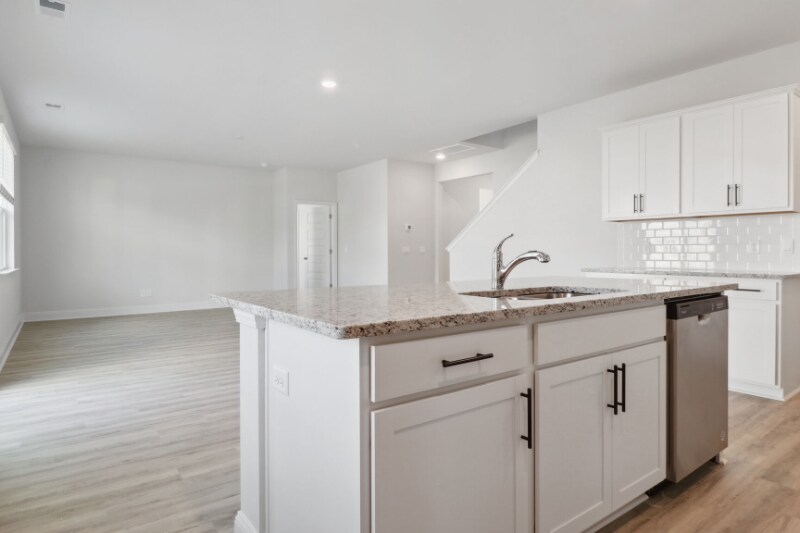 Building Photo - 323 Fox Tail Dr
