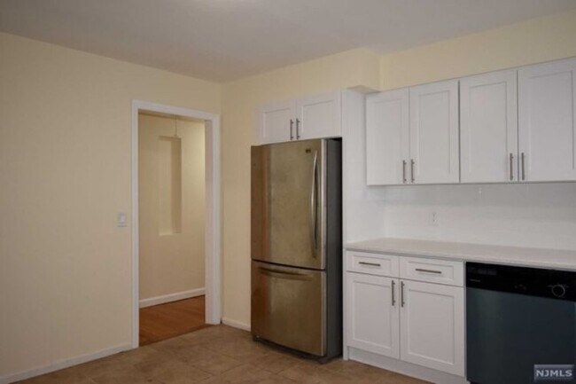 Building Photo - 356 Slocum Way