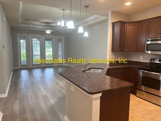 Building Photo - Sublease!   Lovely End Unit in Villas of West End LOOK!