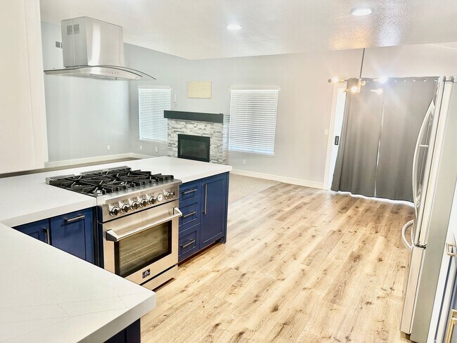 Building Photo - Fully Remodeled 3/2 in Northwest Fresno
