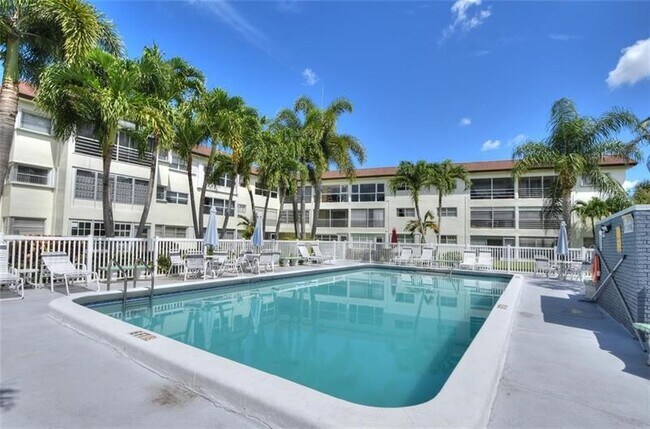 Building Photo - 4200 Crystal Lake Dr