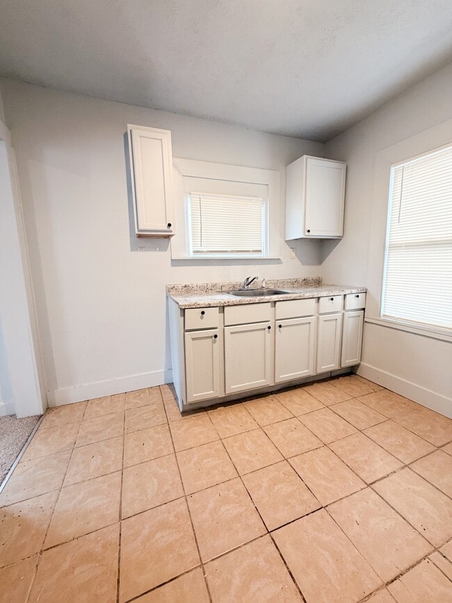 Building Photo - 18919 Riverview St