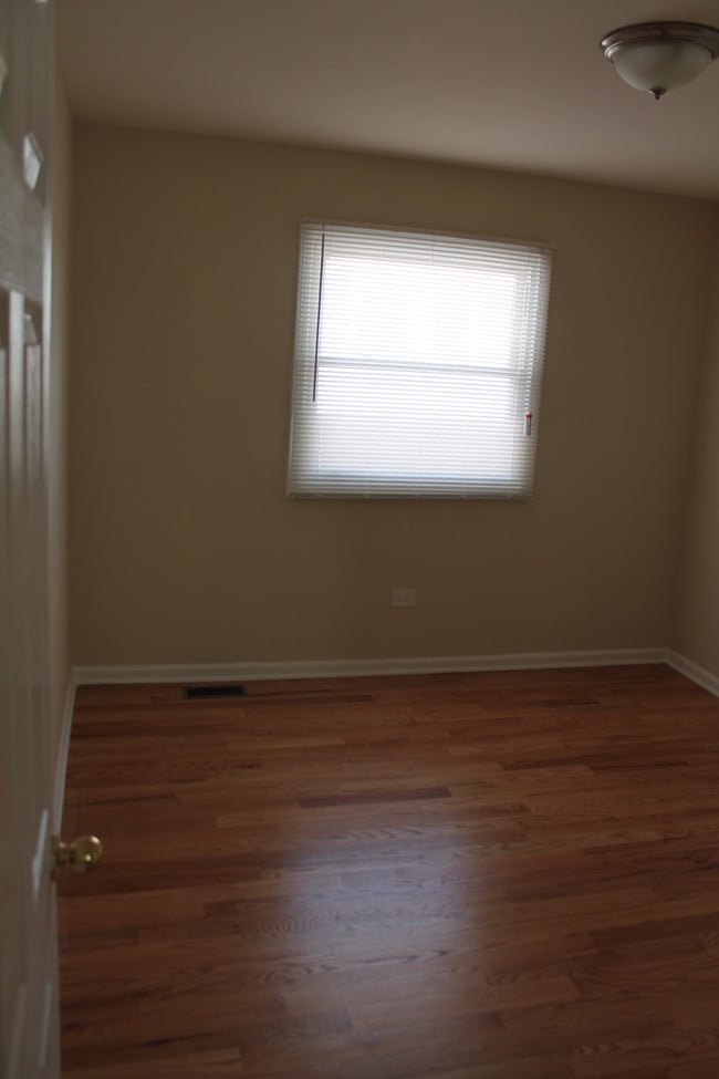 Building Photo - 18003 Greenview Terrace