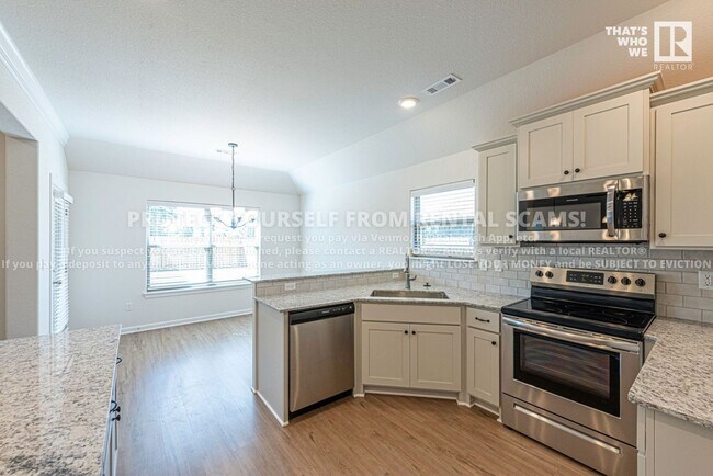 Building Photo - 729 Quartzite Ave