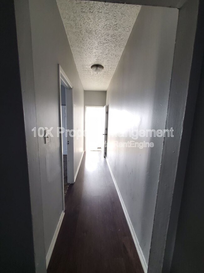 Building Photo - 100 N Harris Ave