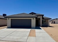 Building Photo - Three Bedroom Two Bath San Luis Home in Los Mezsquites