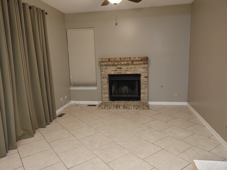 Building Photo - 464 Attenborough Way