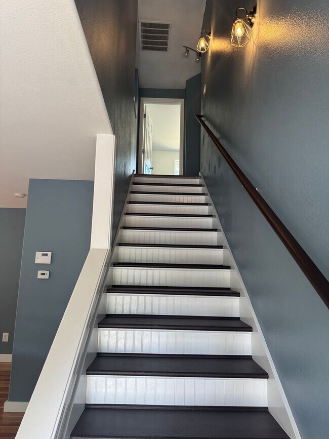 Building Photo - Spacious 4-Bedroom in Clearwood – Gated Co...