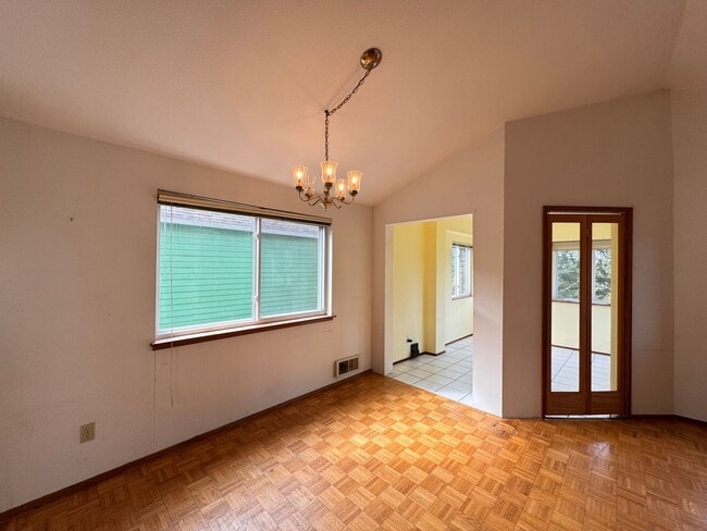 Building Photo - Beautiful Wedgwood Home with Flexible Living + 2nd Kitchen