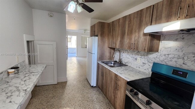 Building Photo - 329 SW 6th Ave