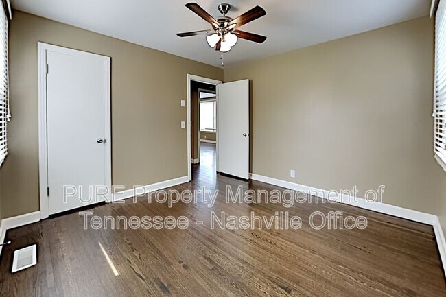 Building Photo - 537 Whispering Hills Dr