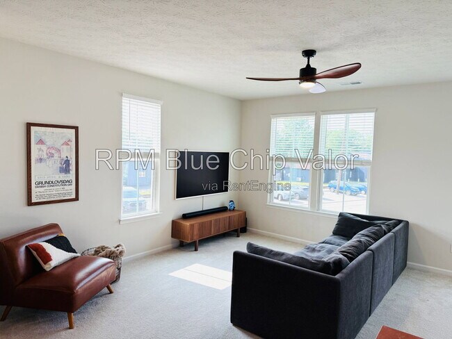 Building Photo - 14 Wentworth Ln