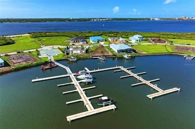 Building Photo - 2322 5th St E