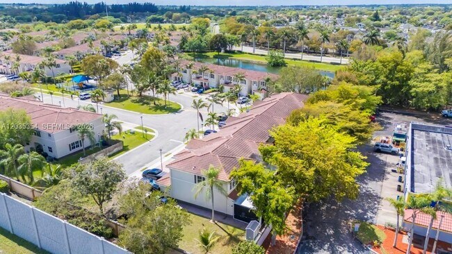 Building Photo - 102 Riverwalk Cir