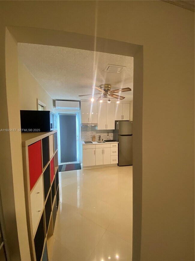 Building Photo - 10205 SW 9th Terrace