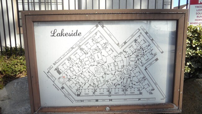 Building Photo - Remodeled, ground level, 1 bedroom, 1 bath condo in Lakeside Garden Grove Community