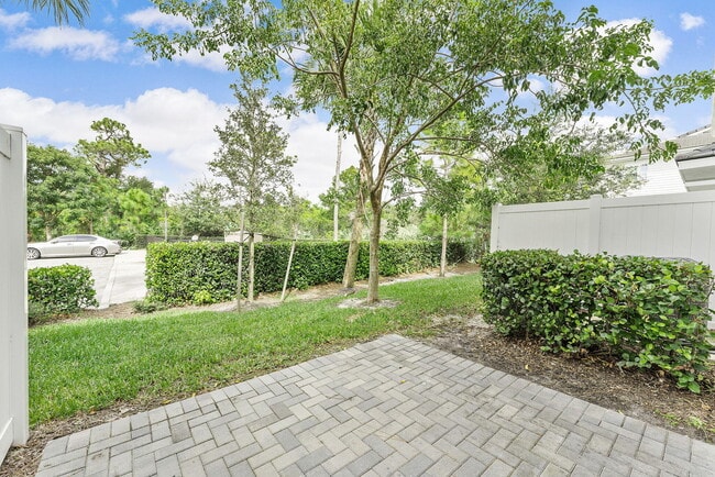 Building Photo - 247 Preserve Trl N