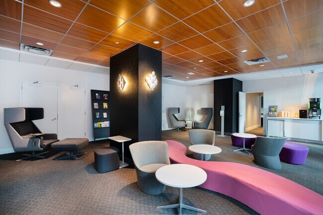 Building Photo - 350 W 43rd St