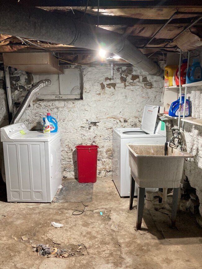 Building Photo - 300 Meigs St