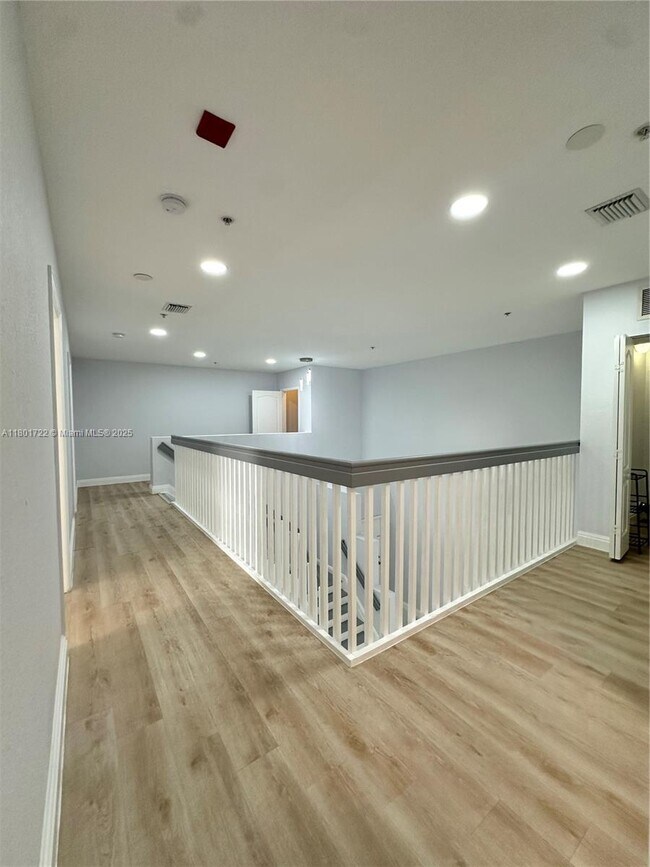 Building Photo - 17425 NW 75th Pl