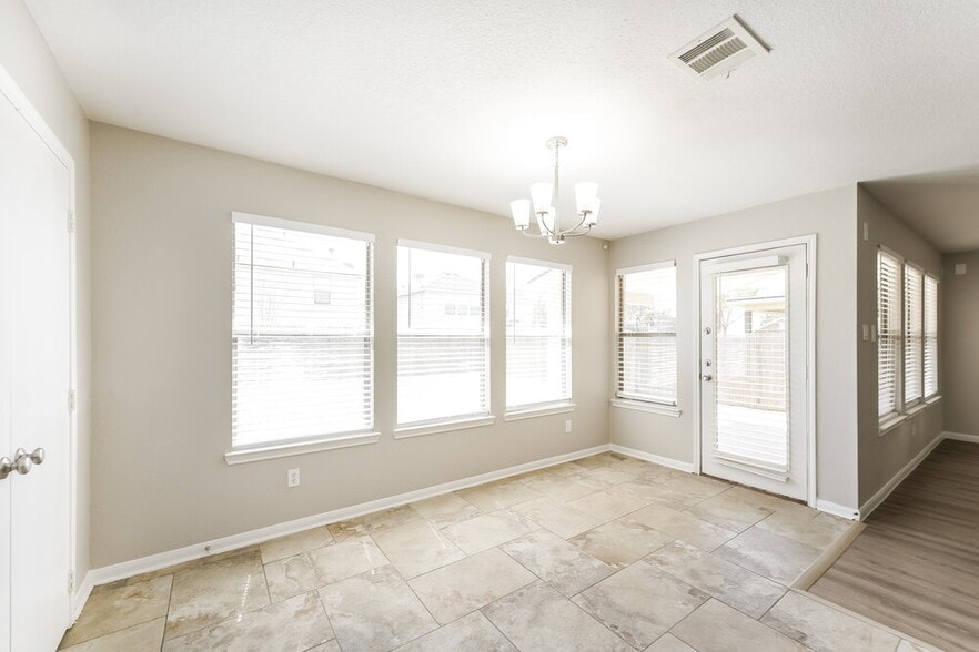 Building Photo - 18215 Quiet Ridge Ln