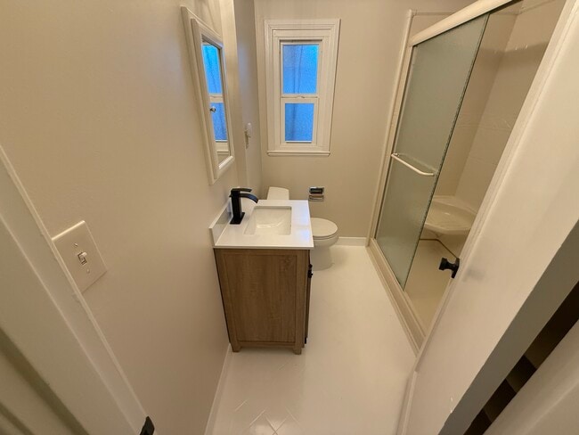 Building Photo - 701 Poinsettia Ave