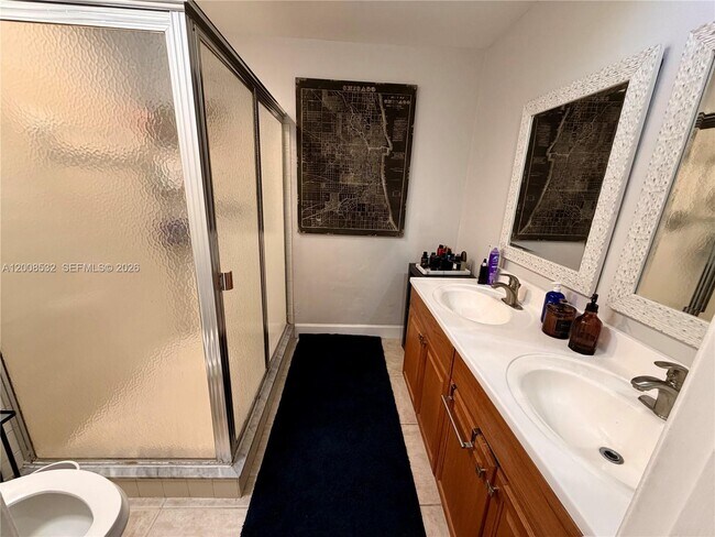 Building Photo - 3064 S Oakland Forest Dr