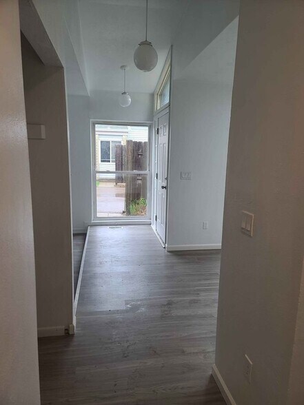 Building Photo - 960 Randler Ave