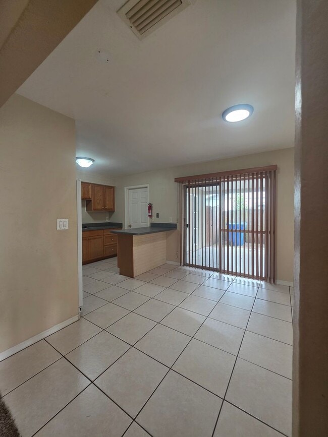 Building Photo - 3 bedroom 2 Bath Single Family Home
