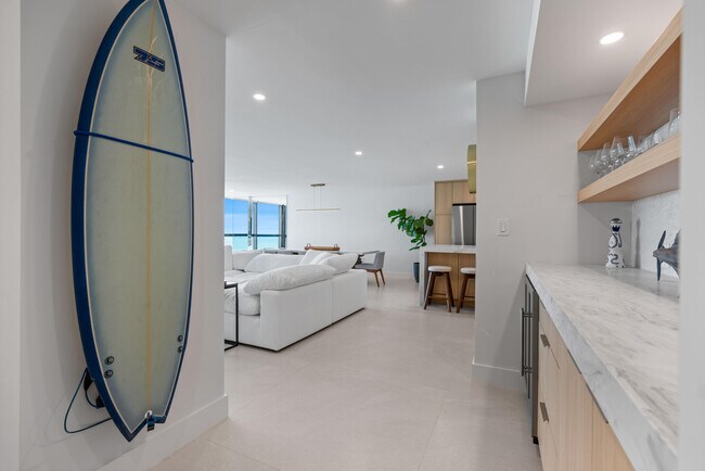 Building Photo - 10410 S Ocean Dr
