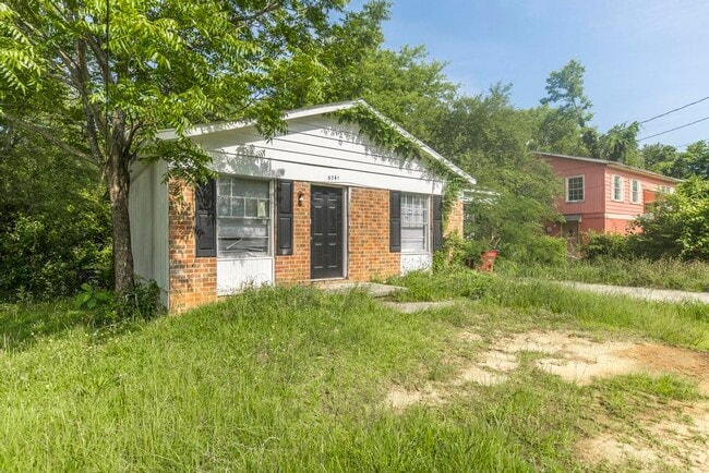Building Photo - 5741 Bloomfield Rd
