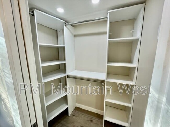 Building Photo - 762 Lacey Way