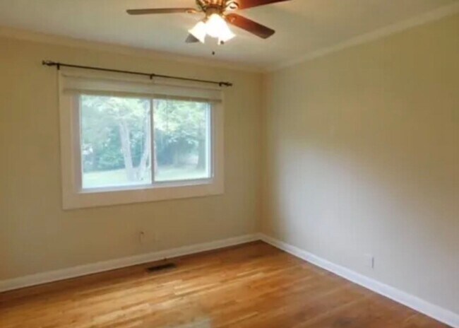 Building Photo - 3/1 bath - Town acres school district!- Showings to start 6/10