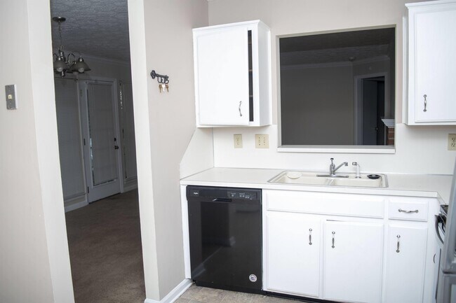 Building Photo - 1615 Woodmere Loop