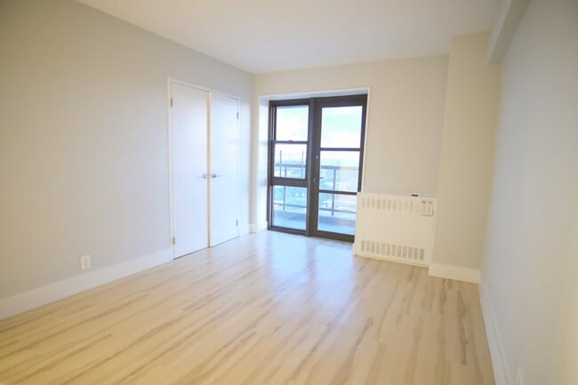 Building Photo - 260 Audubon Ave