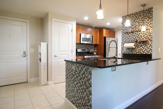 Building Photo - Midtown 1BR Condo