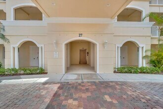Building Photo - 27 Harbour Isle Dr W
