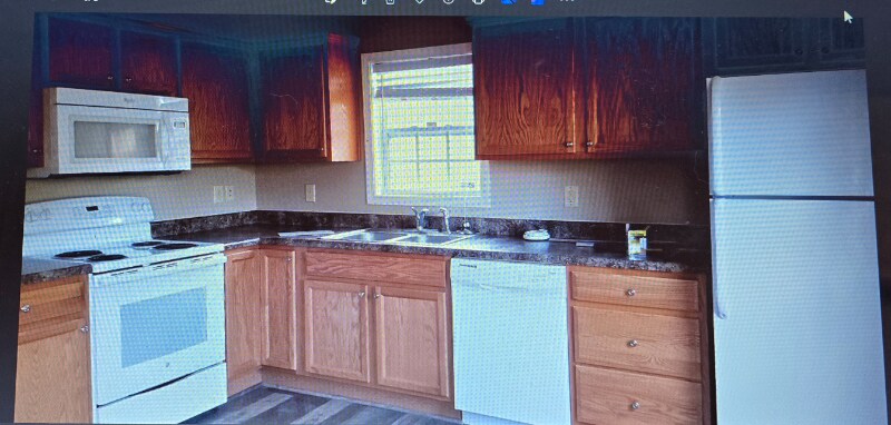 Building Photo - 2102 Kingsbury Rd