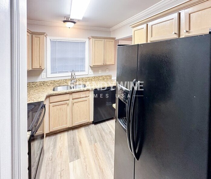 Building Photo - 6979 Pine Shadow Way