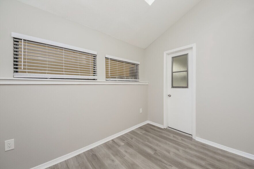 Building Photo - 1056 Saddleback Ridge Rd