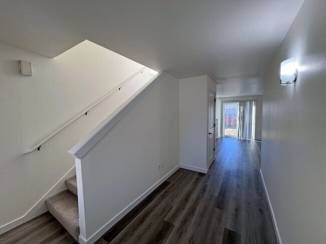 Building Photo - 16241-16243 Curry Ct SE