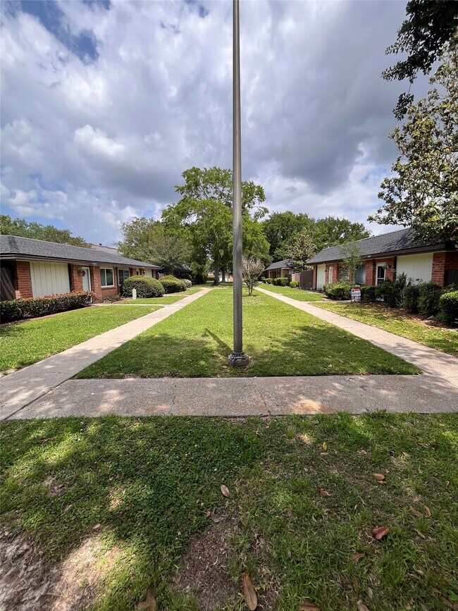 Building Photo - 12026 Mighty Oak Dr
