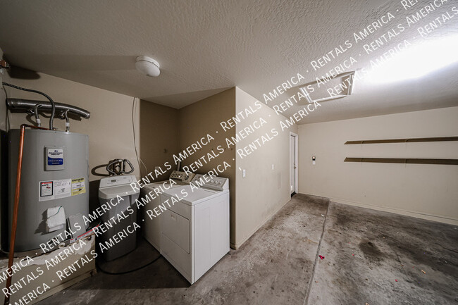 Building Photo - 23942 W Hadley St