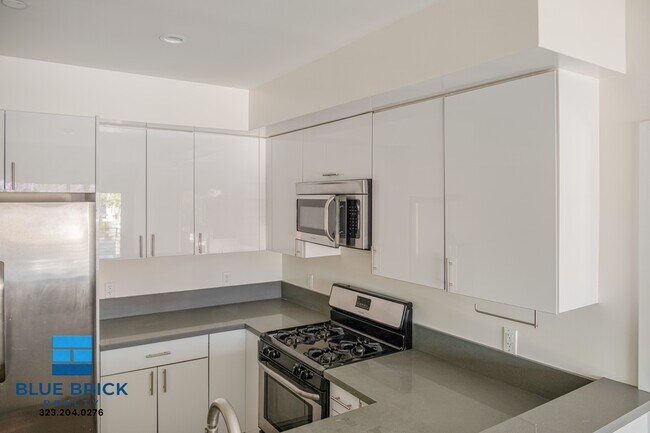 Building Photo - 4305 Laurel Canyon Blvd