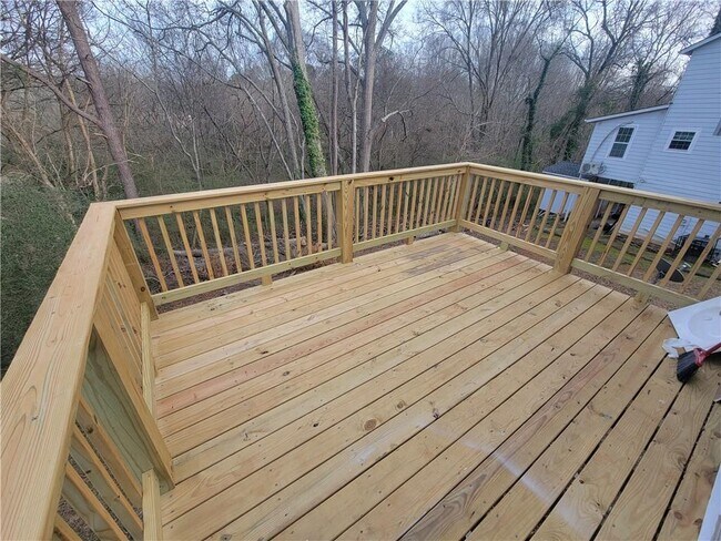 Building Photo - 1085 Mainstreet Valley Dr