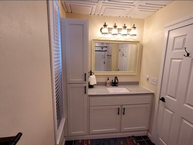 Bathroom - 1614 Michigan Blvd