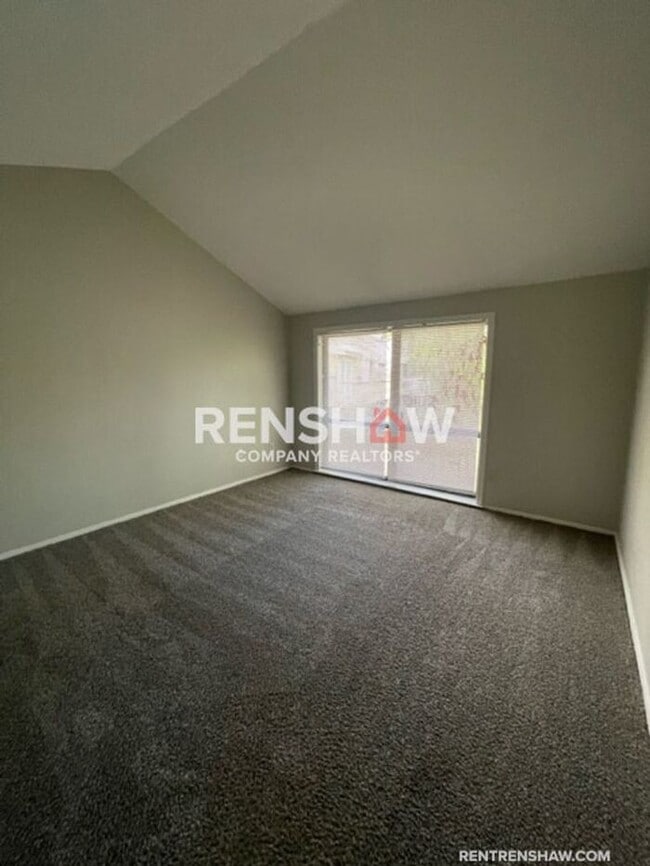 Building Photo - Unique 3 Bed / 2.5 Bath Condo - Move in Re...